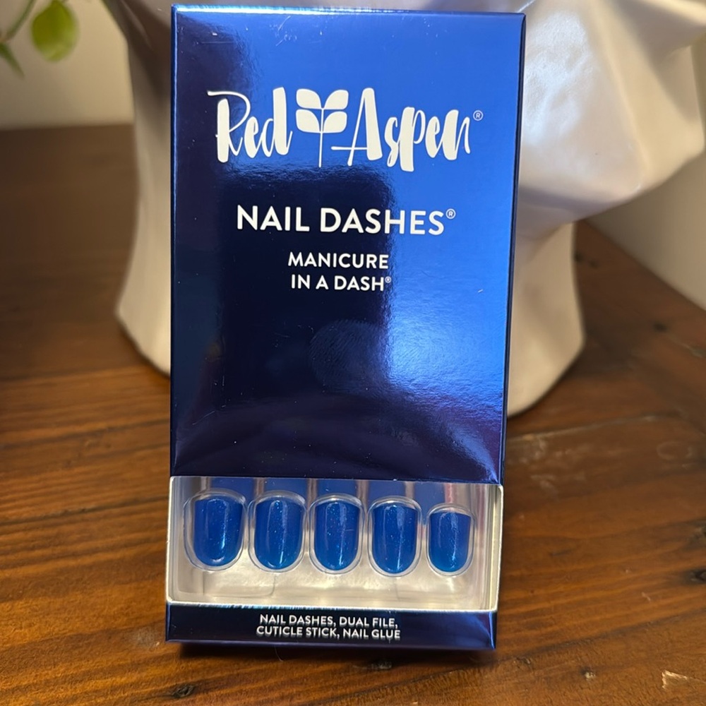 RED ASPEN red white and boujee brookie Nail Dashes Pop On Short Square
